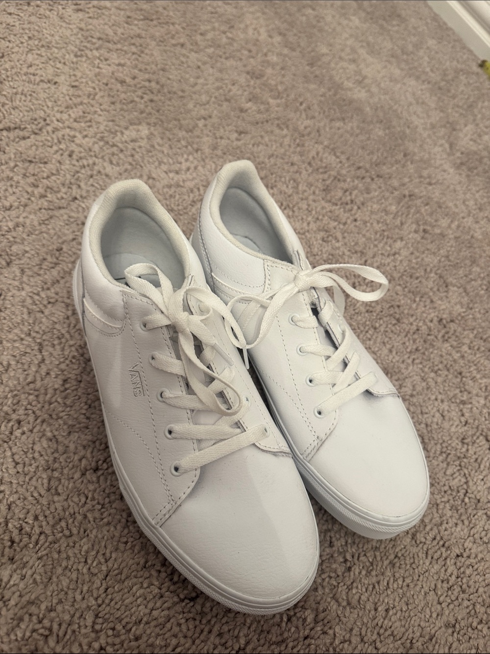 Vans White Leather Low-Top Sneakers - Classic All-White Style